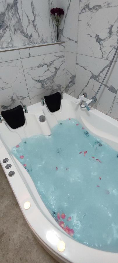 Jacuzzi Belle View Sinaia-Free Parking Apartamento Exterior foto