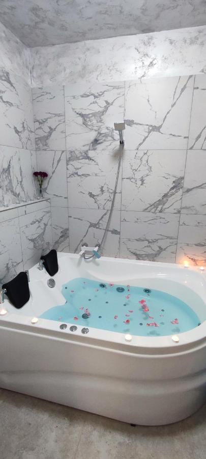 Jacuzzi Belle View Sinaia-Free Parking Apartamento Exterior foto